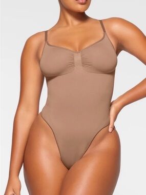 NWOT SEAMLESS‎ SCULPT THONG BODYSUIT L/XL SIENNA/ TAN